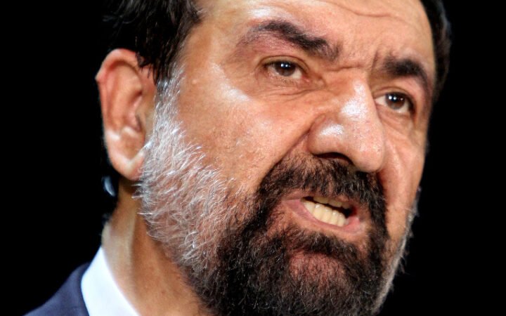 "استعدوا لتكرار هزائم تاريخية".. رضائي يوجه رسالة تحذير للولايات المتحدة