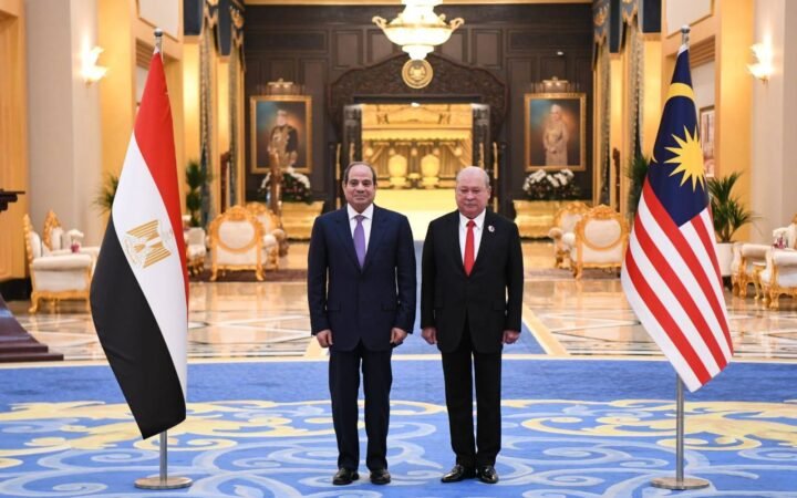 السيسي يؤكد مركزية القضية الفلسطينية وملك ماليزيا يشيد بالدور المصري الإقليمي