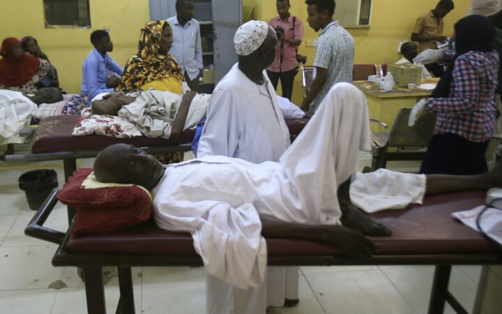 السودان.. مقتل 41 شخصا في قصف استهدف مركزا للنازحين بالنيل الأزرق