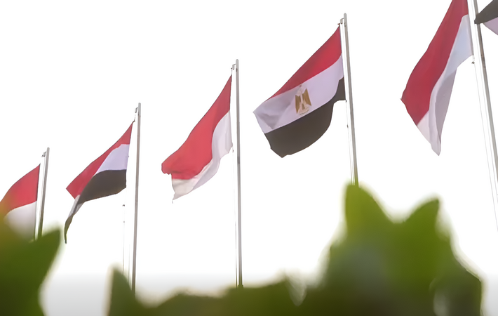 سوخوي تتصدر المشهد.. إندونيسيا تحشد مقاتلاتها لمرافقة طائرة السيسي (فيديو)