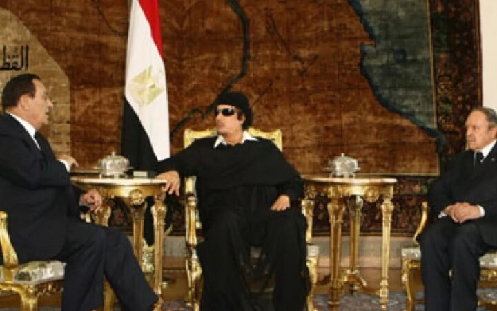 وزير مصري أسبق يكشف كواليس زياراته السرية مع مبارك إلى ليبيا للإفطار مع القذافي