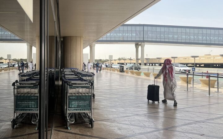 "فلايت رادار 24": تمديد إغلاق مطار الرياض لمدة 24 ساعة أخرى