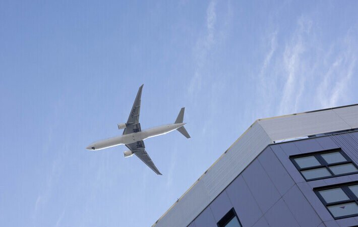 هبوط اضطراري لطائرة في الهند بسبب احتراق "باور بانك" (فيديو)