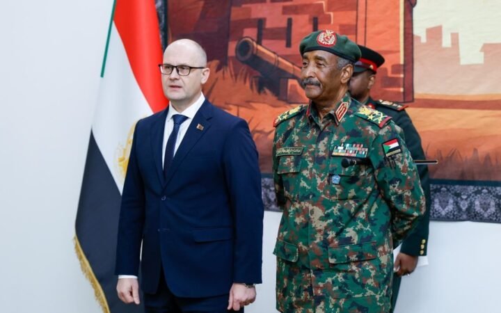 البرهان يتسلم أوراق اعتماد أربعة سفراء لدى السودان (صور)