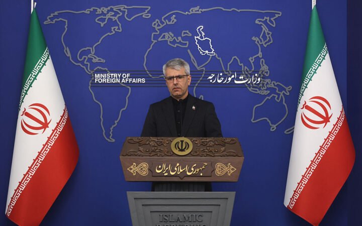 إيران تراجع الرد الأمريكي على مقترحها حول مضيق هرمز وسترد عبر وسطاء