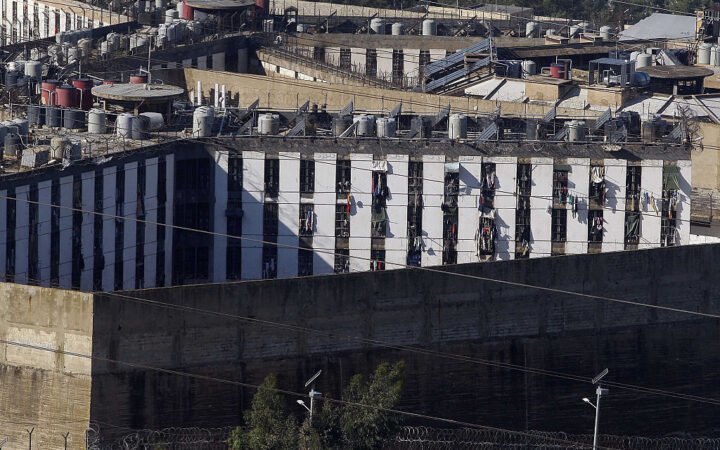 لبنان.. المجلس الدستوري يرد الطعن بقانون العفو العام مع إبطال جزئي وإيضاحات تفسيرية