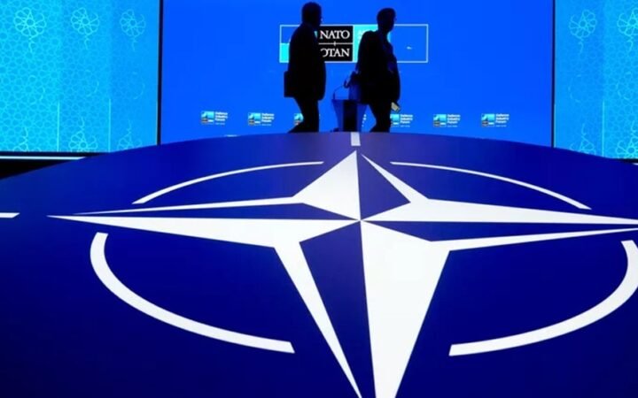 قائد الناتو في أوروبا يعرض في وارسو خطة لصد هجوم روسي محتمل ويستبعد صراعا وشيكا