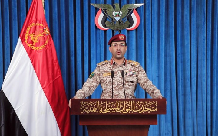 الحوثيون يعلنون استهداف مطار الملك خالد بالرياض مجددا وقاعدة خميس مشيط