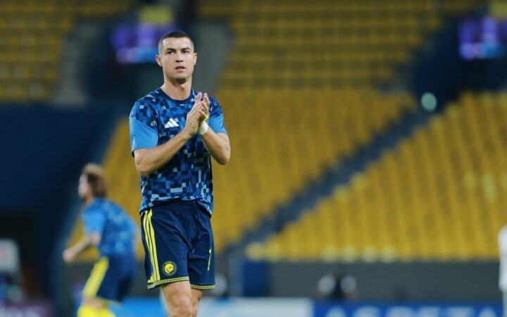 بعد تاخر نحو 45 دقيقة.. لاعبو النصر ونيفتشي يعودون إلى الملعب (فيديو)