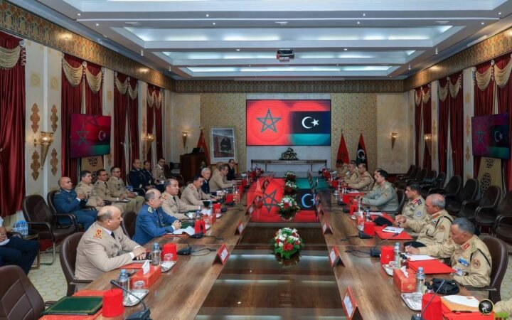 خالد حفتر يبحث مع المفتش العام للقوات المسلحة المغربية تعزيز التعاون العسكري والأمني
