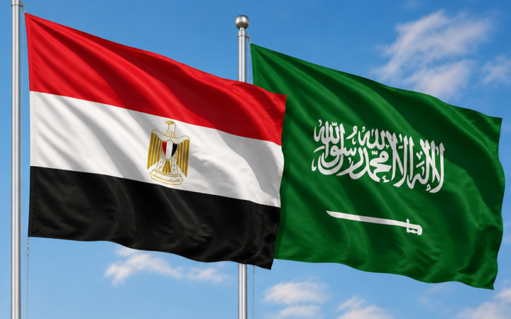 شاعر مصري يثير الجدل بوضعه ممتلكاته تحت تصرف السفارة السعودية