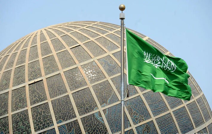 وكالة: سماع دوي أصوات قوية قرب مقر "أرامكو" في مدينة الظهران بالسعودية وإخلاء المبنى