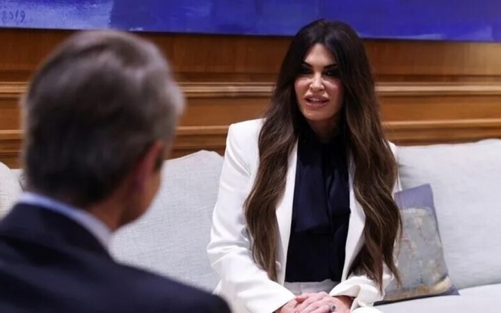 سفيرة واشنطن لدى أثينا تستقيل من منصبها بعد فضيحة مراسلات