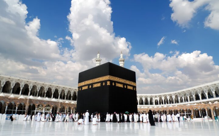ظلال الحرب تعكر صفو الرحلة الإيمانية.. المعتمرون يجدون أنفسهم في مرمى الضربات الحوثية