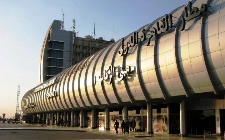 القبض على صاحب شركة ذهب شهيرة فور عودته إلى مصر