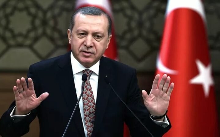مستشار أردوغان يرجح تقديم انتخابات 2028 بما يتيح للرئيس الترشح مجددا