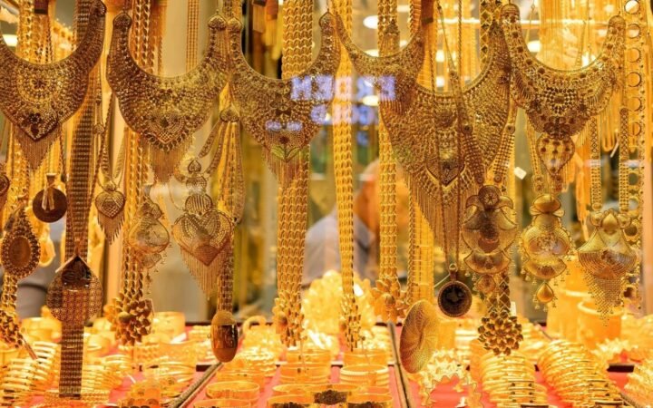 تحقيق عاجل في مصر بعد اختفاء ذهب وألماس من خزينة بنك شهير