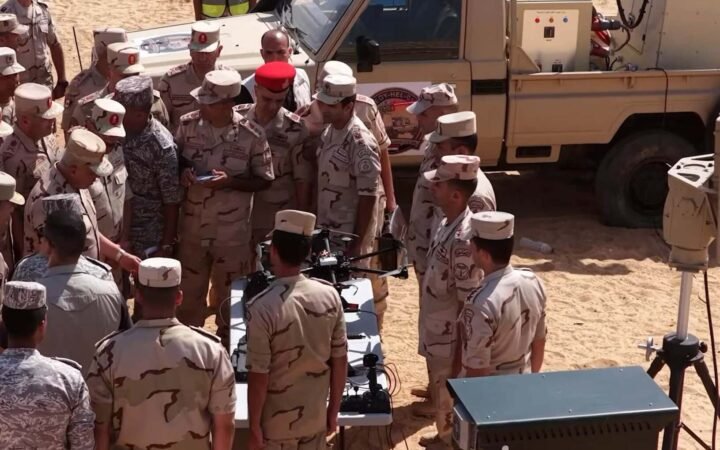 صائد المسيرات.. الجيش المصري يكشف عن امتلاكه سلاحا جديدا
