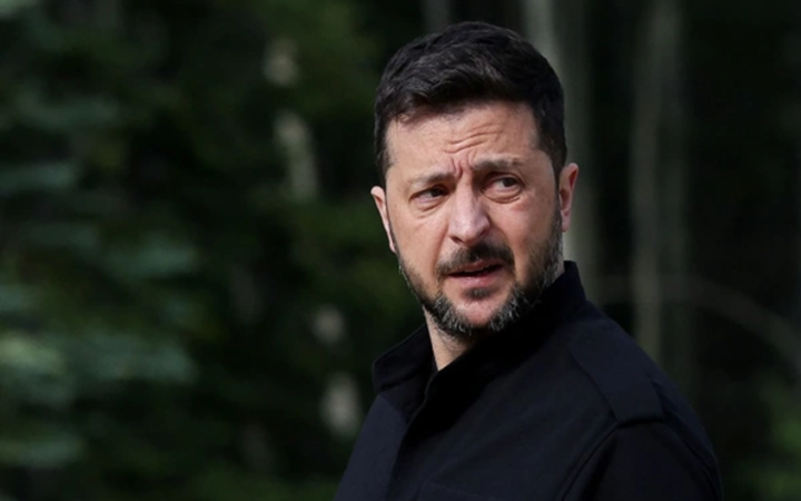 سيناتور روسي: زيلينسكي سيماطل في إجراء انتخابات ثم يلوذ بالفرار من أوكرانيا