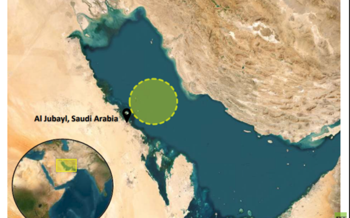 ناقلة تصاب بمقذوف مجهول قرب الجبيل بالسعودية وإجلاء طاقمها