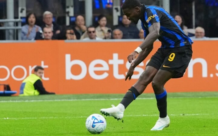 إنتر ميلان يقلب تأخره أمام بولونيا إلى فوز بثلاثية في الدوري الإيطالي