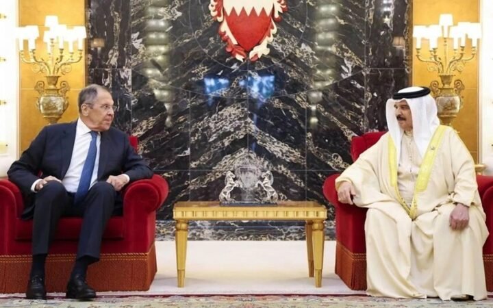 ملك البحرين حمد بن عيسى آل خليفة ووزير الخارجية الروسي سيرغي لافروف