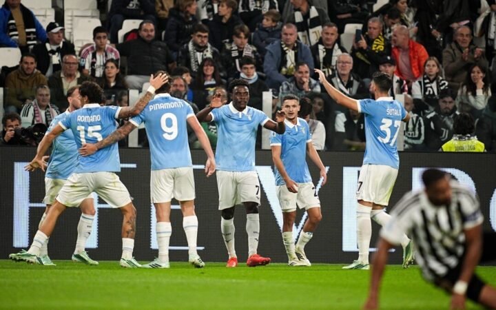 لاتسيو يواصل مزاحمة إنتر في صدارة الدوري الإيطالي بفوز كبير على يوفنتوس