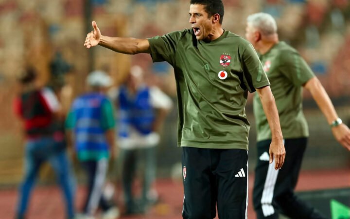 أول ضحايا المدرب المغربي عموتة في الأهلي المصري