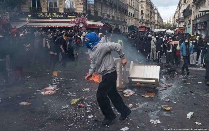 فرنسا تفرض حظر تجول محليا بعد أعمال عنف غير مسبوقة
