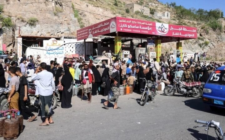 صحيفة: مشاورات سورية سعودية لنقل آلاف المقاتلين السوريين والأجانب إلى اليمن