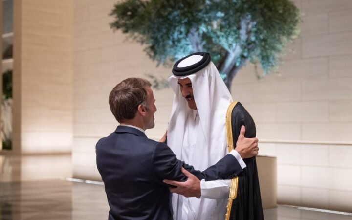 أمير قطر: مباحثات مثمرة مع ماكرون لـ"تعزيز الشراكة الاستراتيجية"