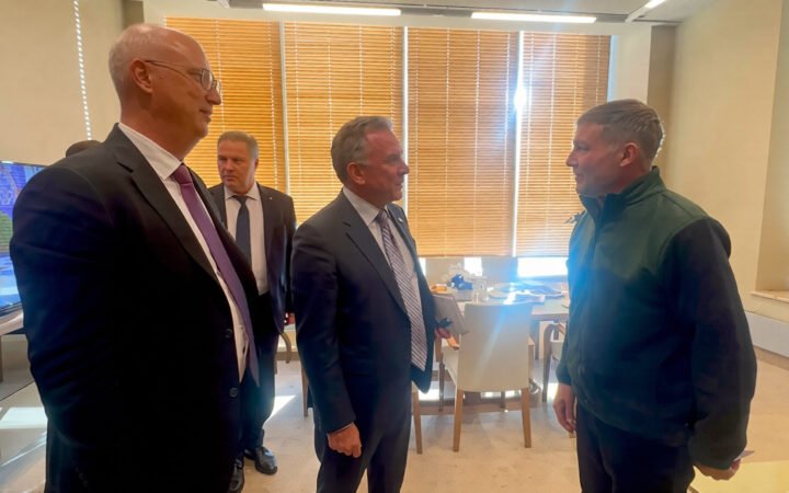 ويتكوف ودميترييف يلتقيان بالمرتزق الأمريكي هابارد بعد الإفراج عنه