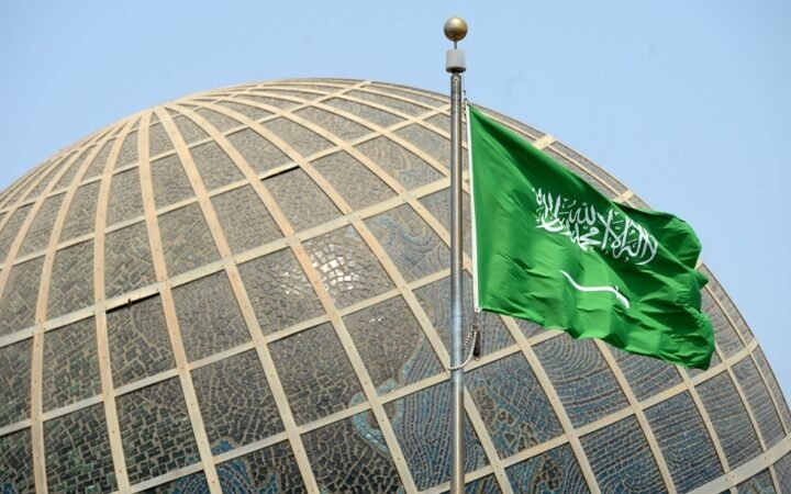 السعودية: وفاة مقيمين اثنين وإصابة آخرين في محاولة استهداف حقل شيبة التابع لأرامكو بمسيرة