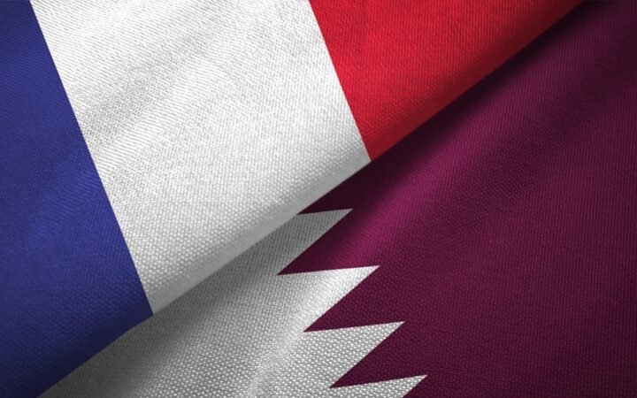 قطر وفرنسا توقعان اتفاقات أولية لتحديث القوات البرية وتعزيز الضمانات الدفاعية