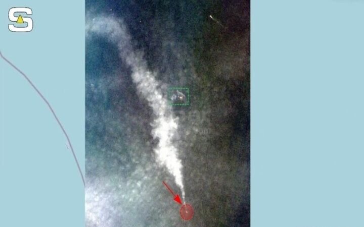 لقطات من الاقمار الاصطناعية لاحتراق ناقلة نفط في مصيق هرمز حسبما أعلنه الحرس الثوري الايراني