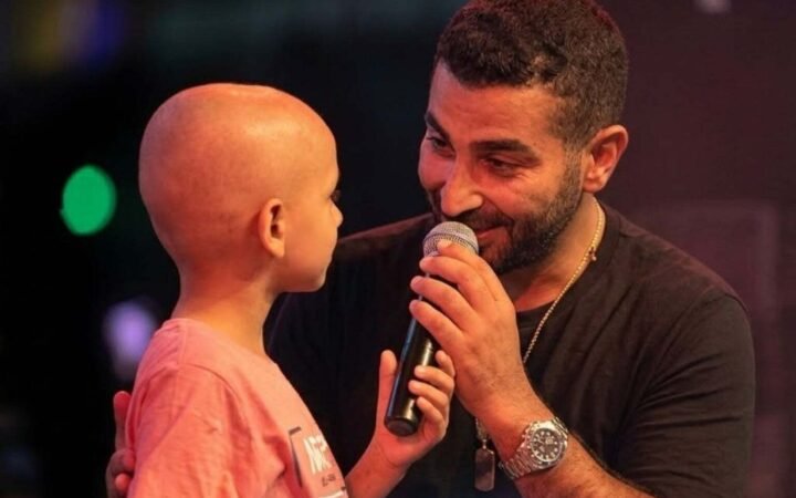 بعد "دويتو" مع أحمد سعد.. مصرع محارب السرطان الطفل ياسين وأمه في حادث سير