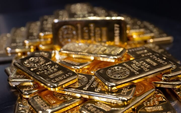 الذهب يتراجع دون الـ4050 دولارا للأونصة للمرة الأولى منذ أواخر يوليو