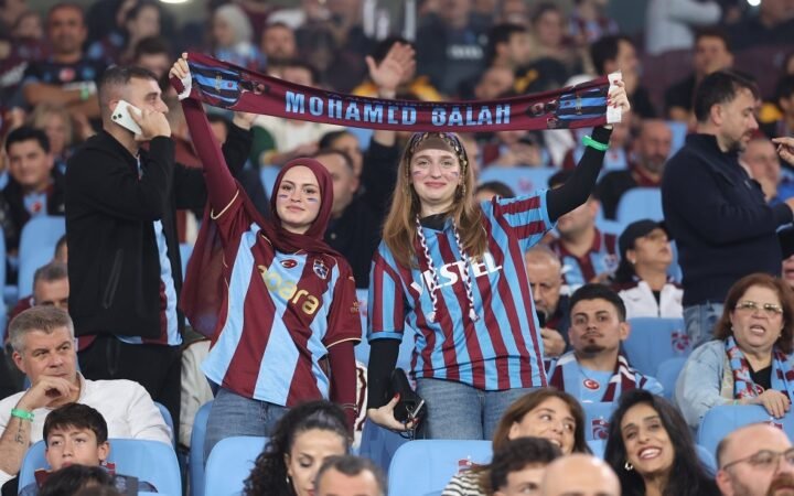 داعية إسلامي محذرا من الهتاف لصلاح: أوقفوا ذلك فورا، ستجلبون علينا غضب الله! (فيديو)