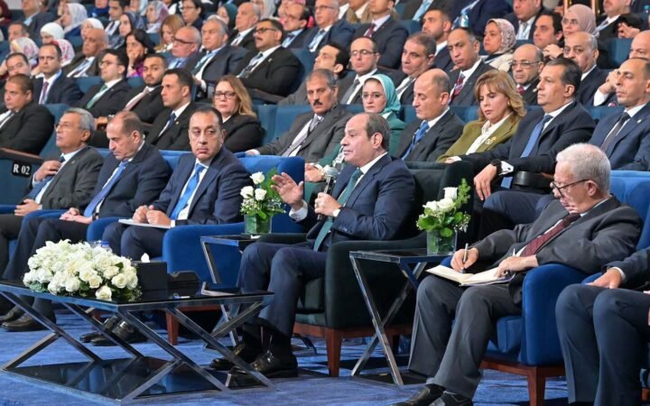 السيسي للمصريين: عمري ما كذبت عليكم.. (فيديو)
