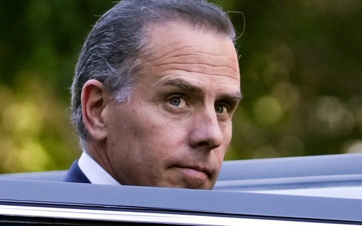 وزارة العدل الأمريكية تتهم مسؤولين سابقين في الـ"FBI" بالإدلاء بشهادات زور عن كمبيوتر هانتر بايدن
