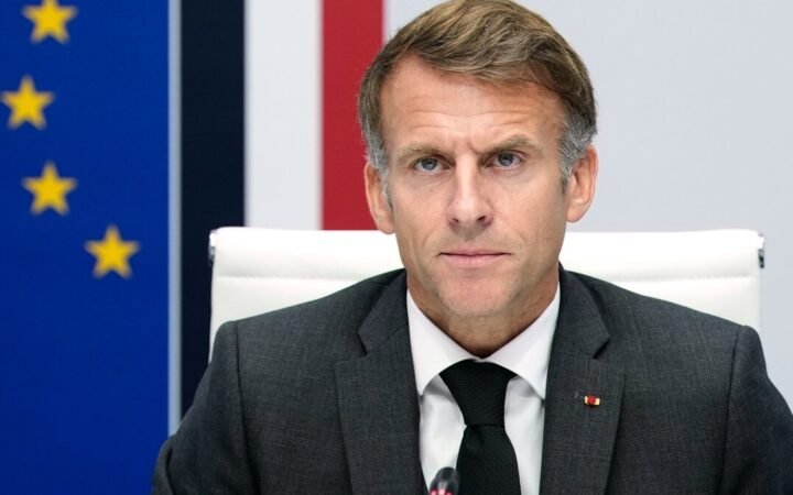 ماكرون: الهجوم الإرهابي في ضواحي باريس يشكل نقطة تحول في تاريخ فرنسا