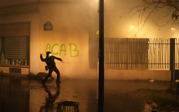 فرنسا.. 1314 معتقلا و53 شرطيا مصابا في احتجاجات غلاء المعيشة