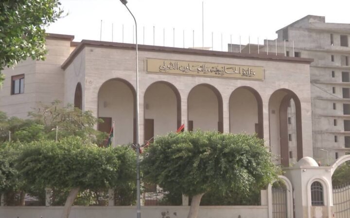 الخارجية الليبية في طرابلس تستدعي القائمة بالأعمال بالسفارة الأمريكية احتجاجا على تصريحات ترامب