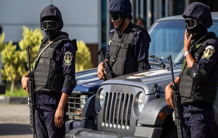 الإنتربول يعيد مسؤولا مصريا هاربا من 234 سنة سجن