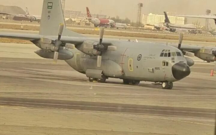 طائرة نقل عسكرية سعودية تهبط في مطار مهر آباد بطهران (صورة)