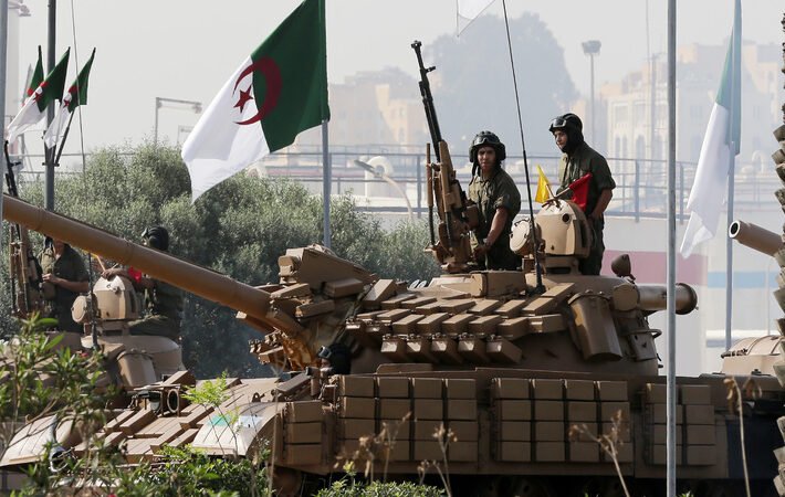 تبون يقرر إرسال وحدات من الجيش الجزائري إلى النيجر لحماية المصالح المشتركة