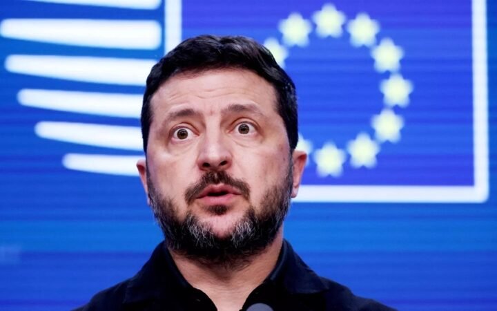 ميندل: زيلينسكي أثار الكراهية تجاه الأوكرانيين حول العالم