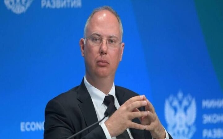 دميترييف: على بيروقراطيي أوروبا وبريطانيا الاقتداء بترامب ونهجه الإنساني الساعي للسلام