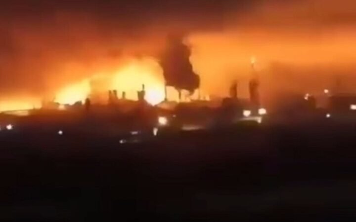 الحوثيون يؤكدون إصابة مصفاة رأس تنورة شرقي المملكة العربية السعودية بصاروخ باليستي