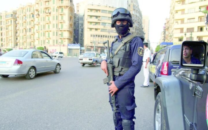 اتهام حارس مرمى منتخب مصر السابق في قضية أموال عامة